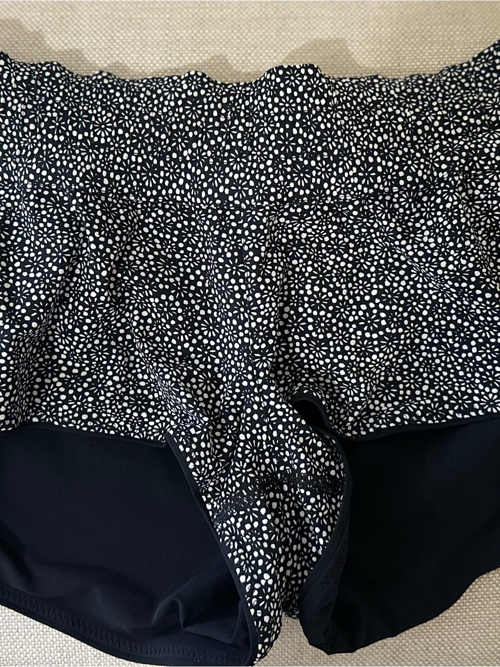Lululemon Surf Short II Freckle Flower Black White / Black
